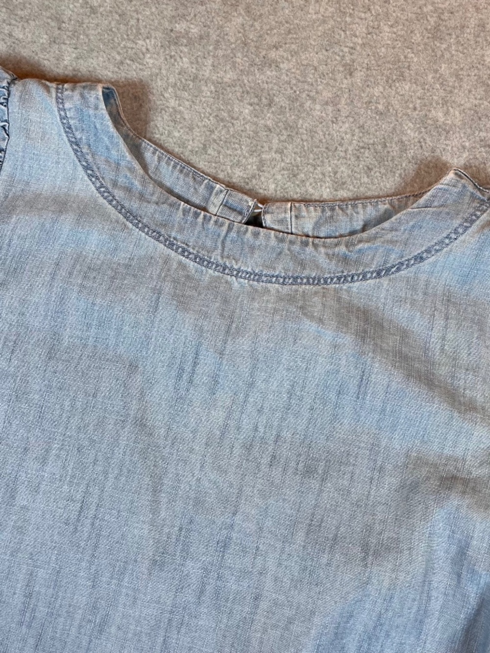 Loft women's denim chambray top size SP preppy stylish classic timeless